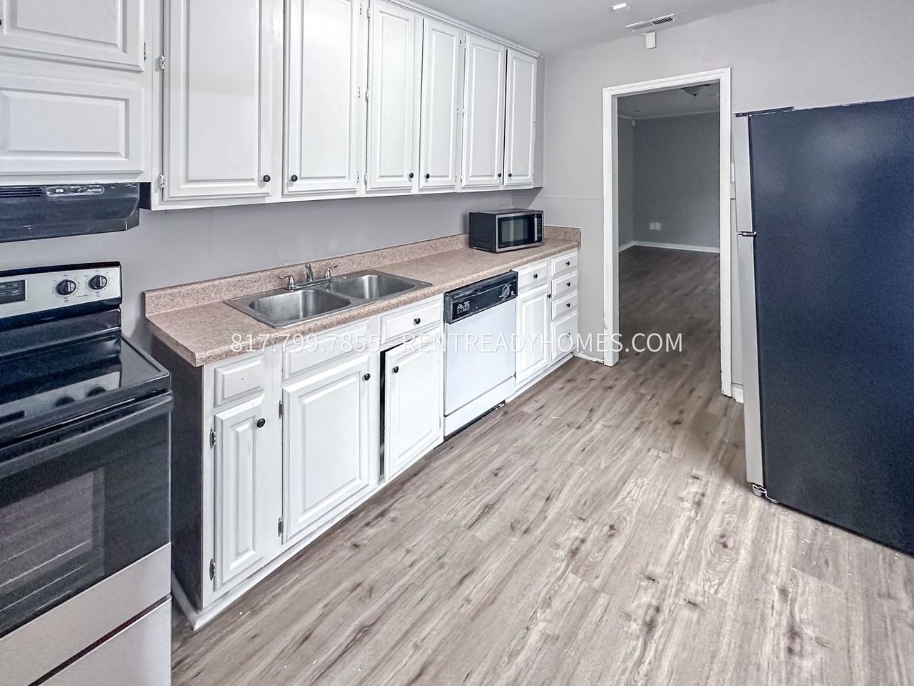 1316 Rayfield Dr - Photo 3 of 9