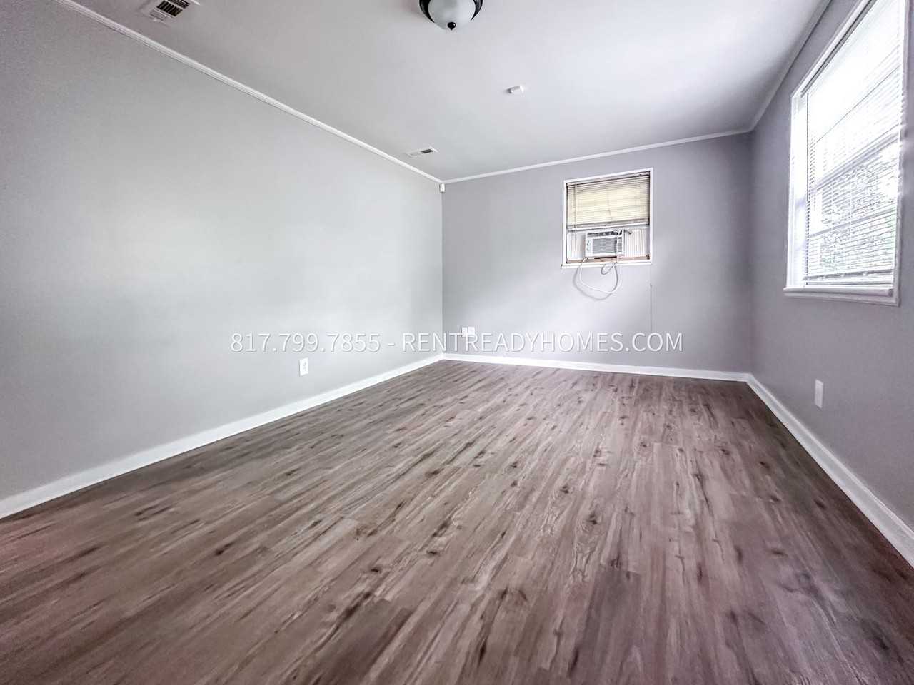 1316 Rayfield Dr - Photo 5 of 9