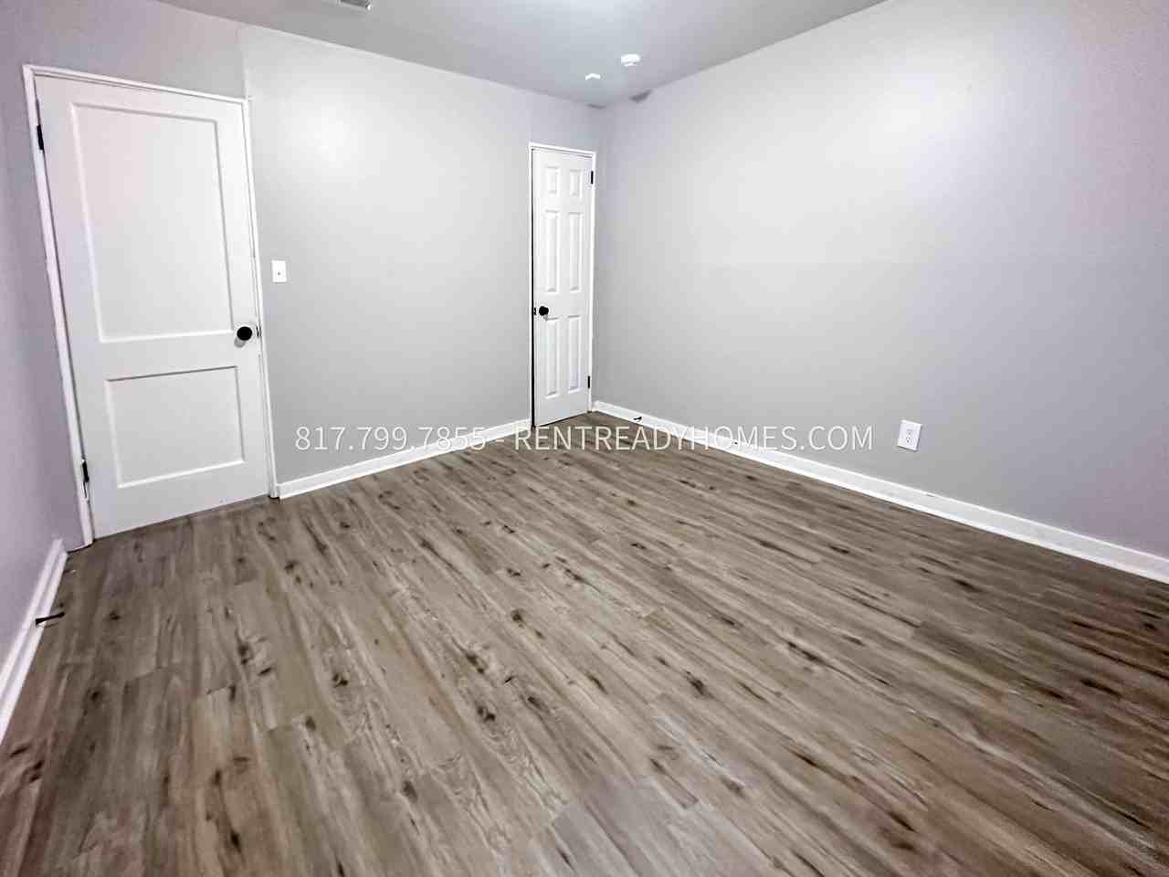 1316 Rayfield Dr - Photo 6 of 9