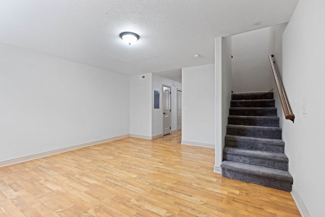 593 Countryside Ave - Photo 3 of 28