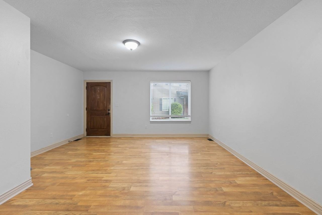 593 Countryside Ave - Photo 4 of 28