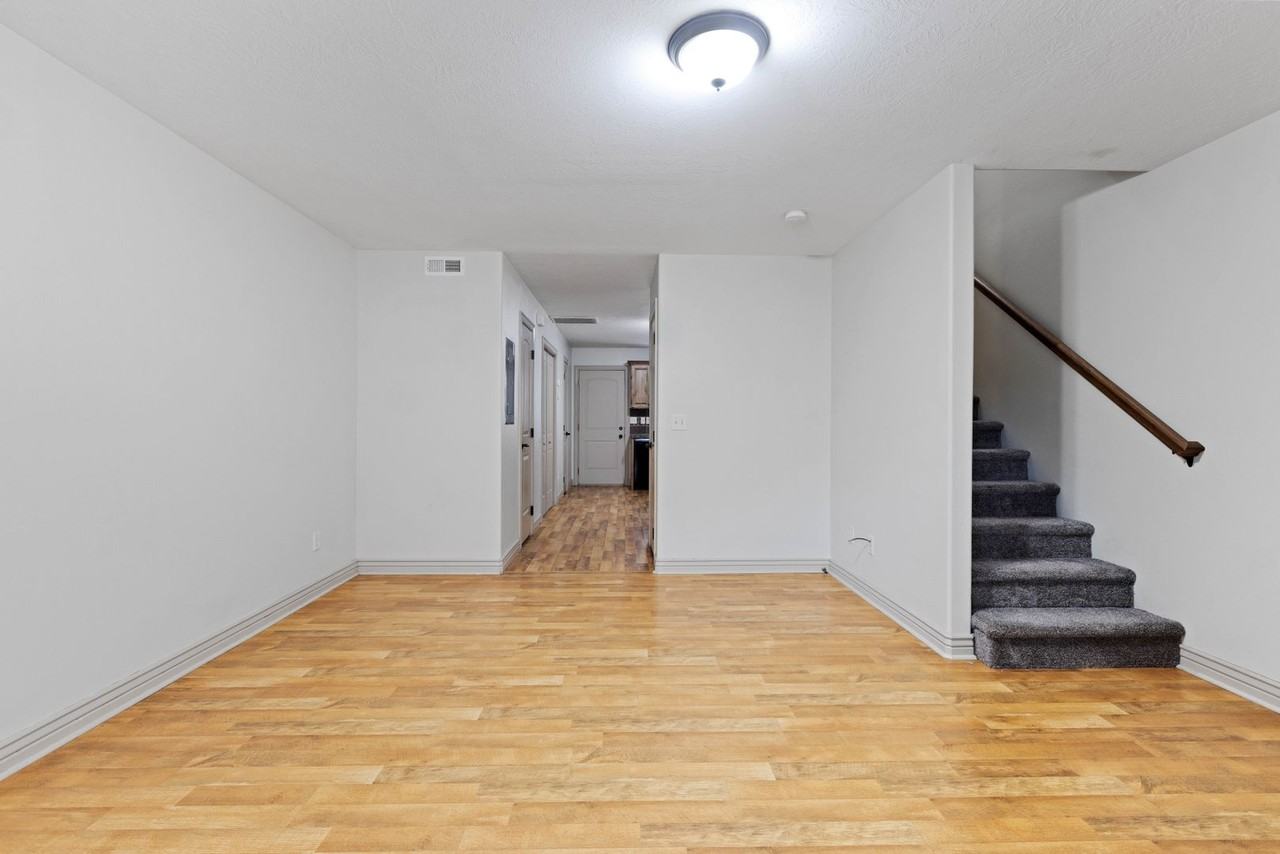 593 Countryside Ave - Photo 6 of 28