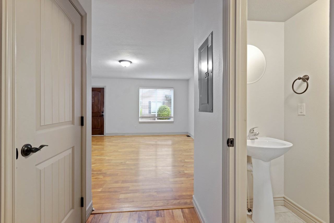 593 Countryside Ave - Photo 7 of 28