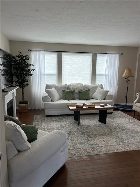 512 Miles Ct - Photo 2 of 33