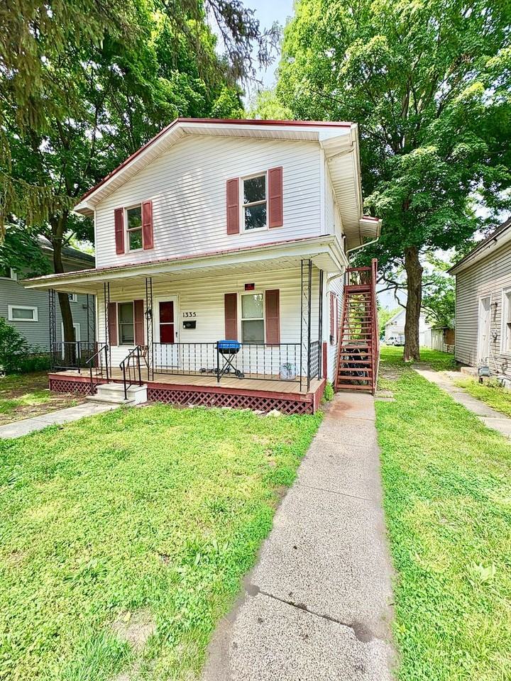 1335 E Dubail Ave - Photo 2 of 13