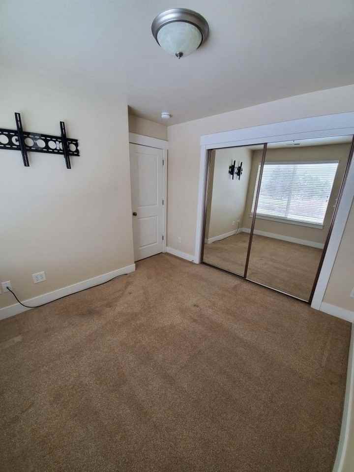 1049 E Quarry View Way - Photo 2 of 19