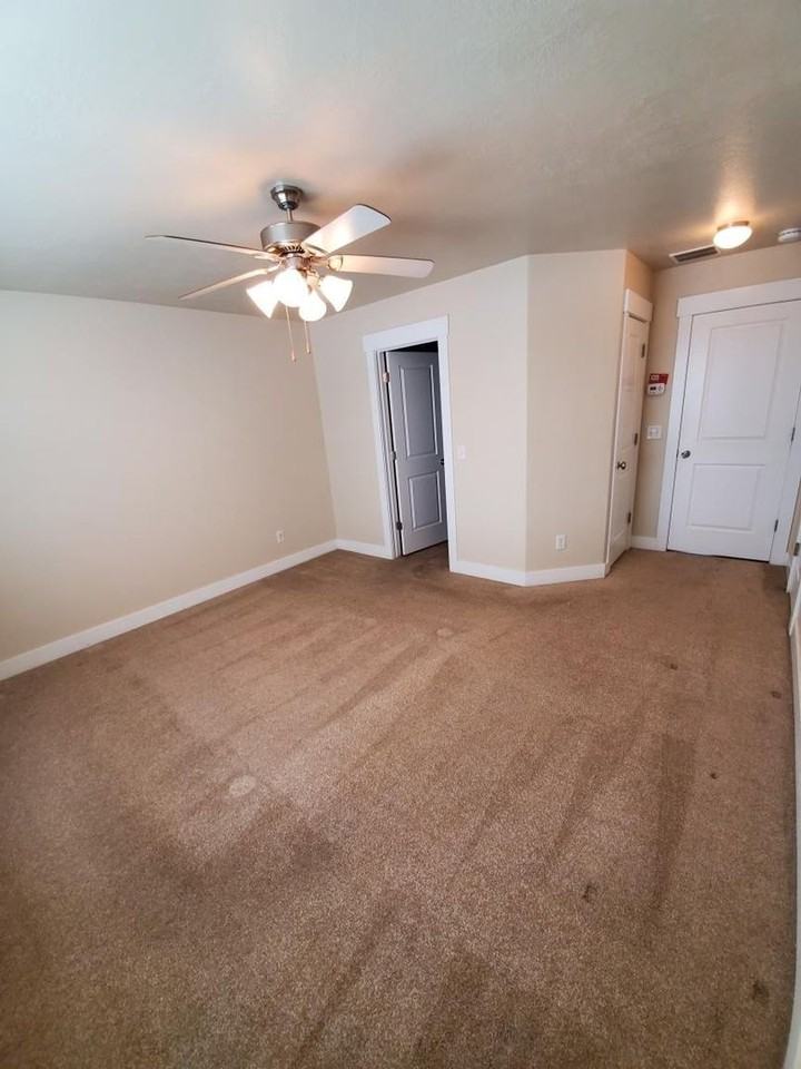 1049 E Quarry View Way - Photo 5 of 19