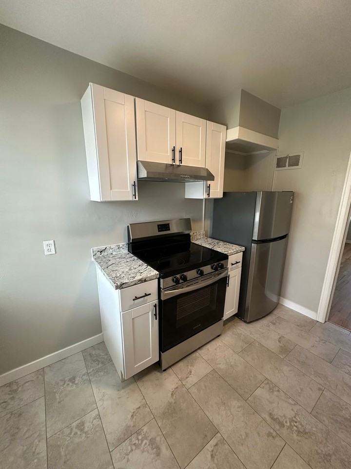 1709 Hugur Ave - Photo 3 of 11