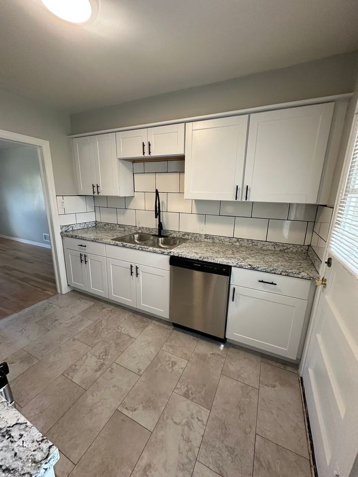1709 Hugur Ave - Photo 4 of 11