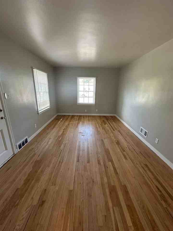 1709 Hugur Ave - Photo 5 of 11