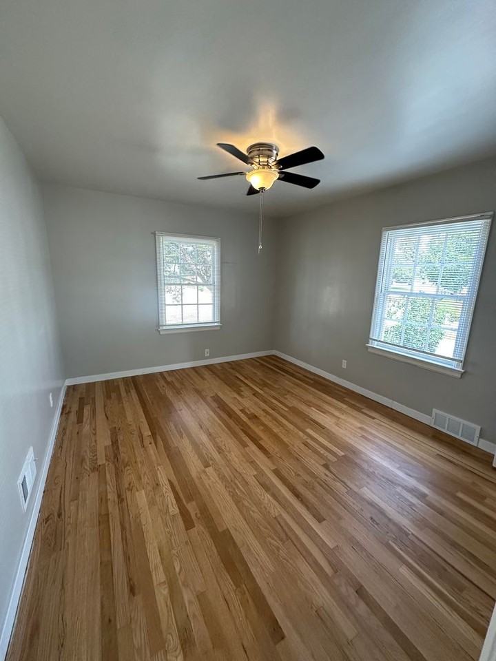 1709 Hugur Ave - Photo 7 of 11