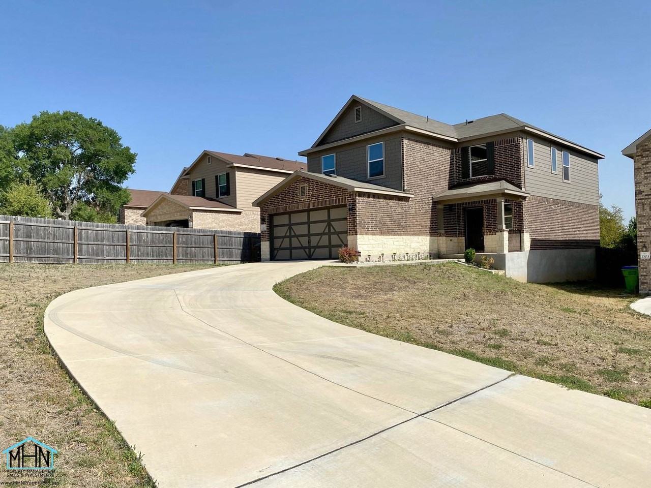 1311 Swan Ct - Photo 2 of 23
