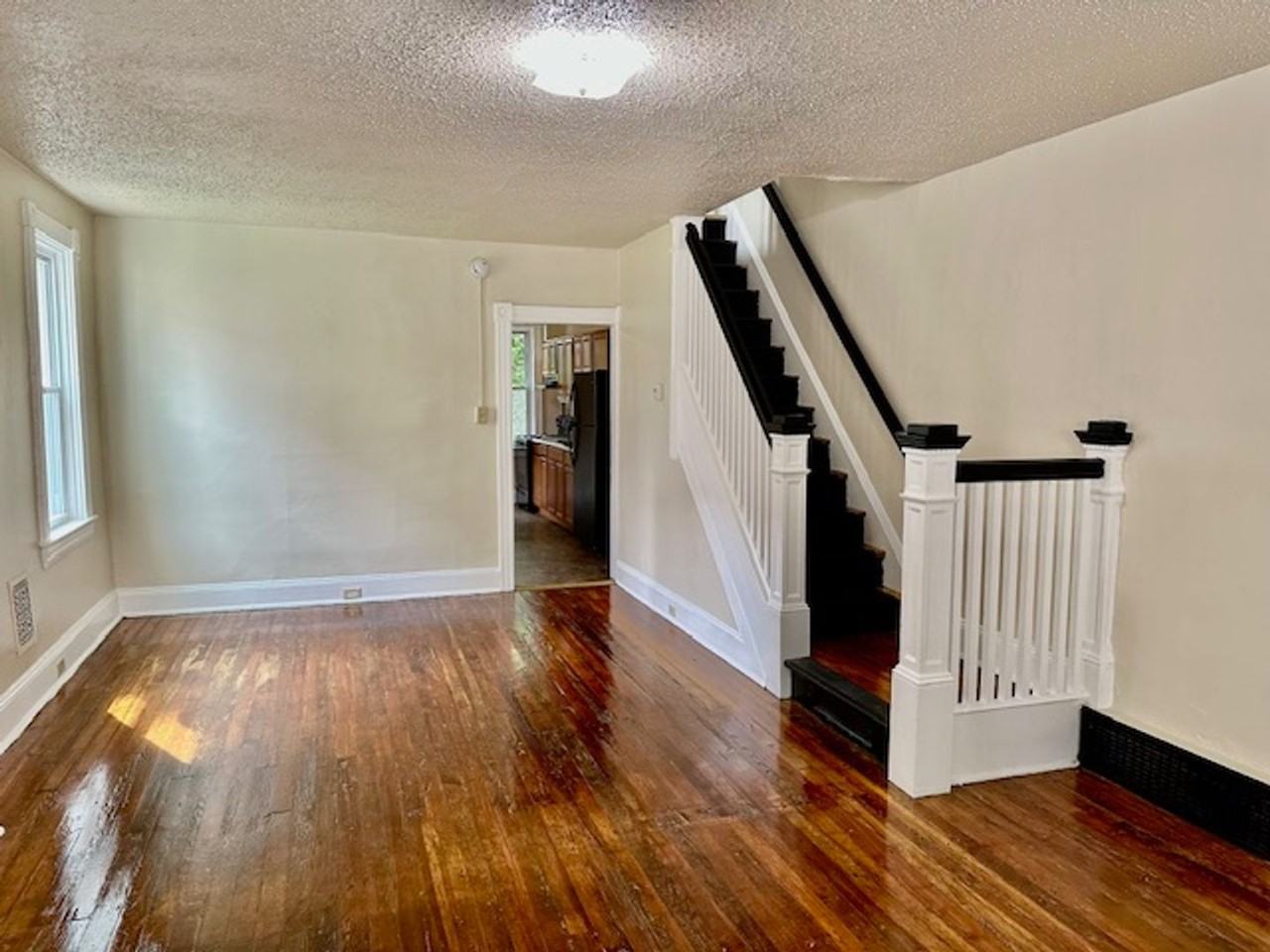 217 Green St - Photo 2 of 11