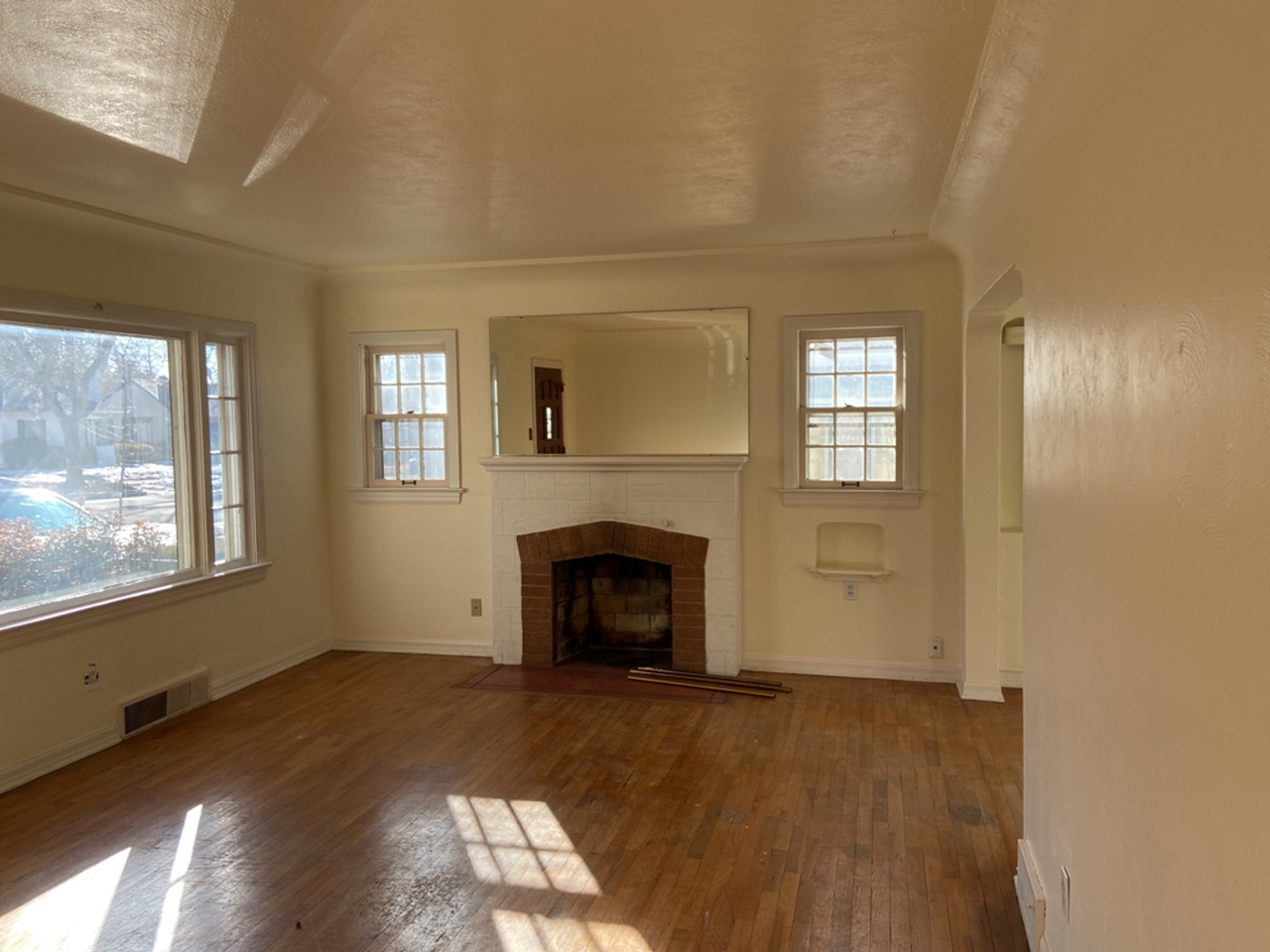 528 N Sheridan Ave - Photo 4 of 18
