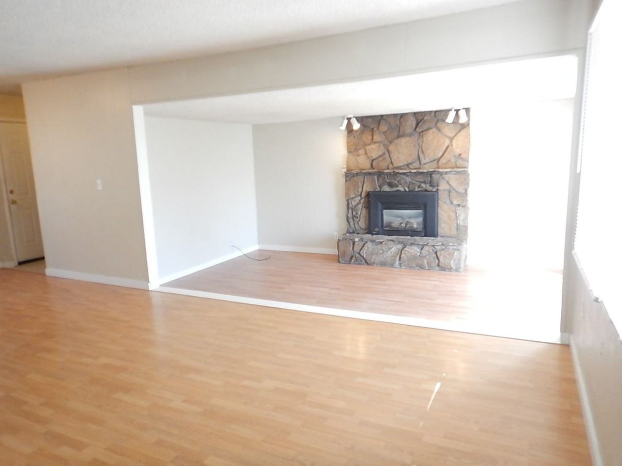 207 Sw Ewen St - Photo 2 of 21