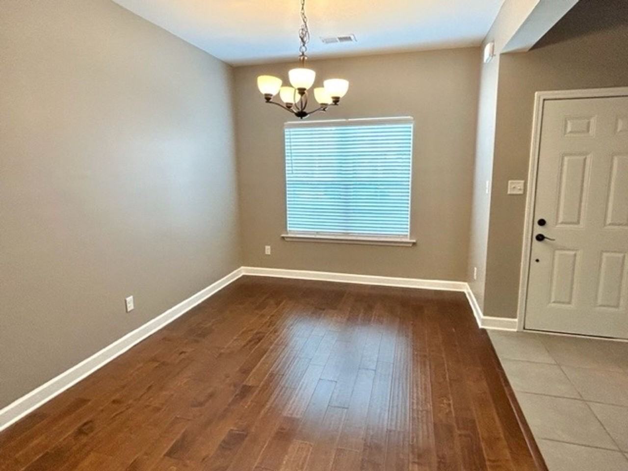 8136 Maywood Dr - Photo 4 of 10
