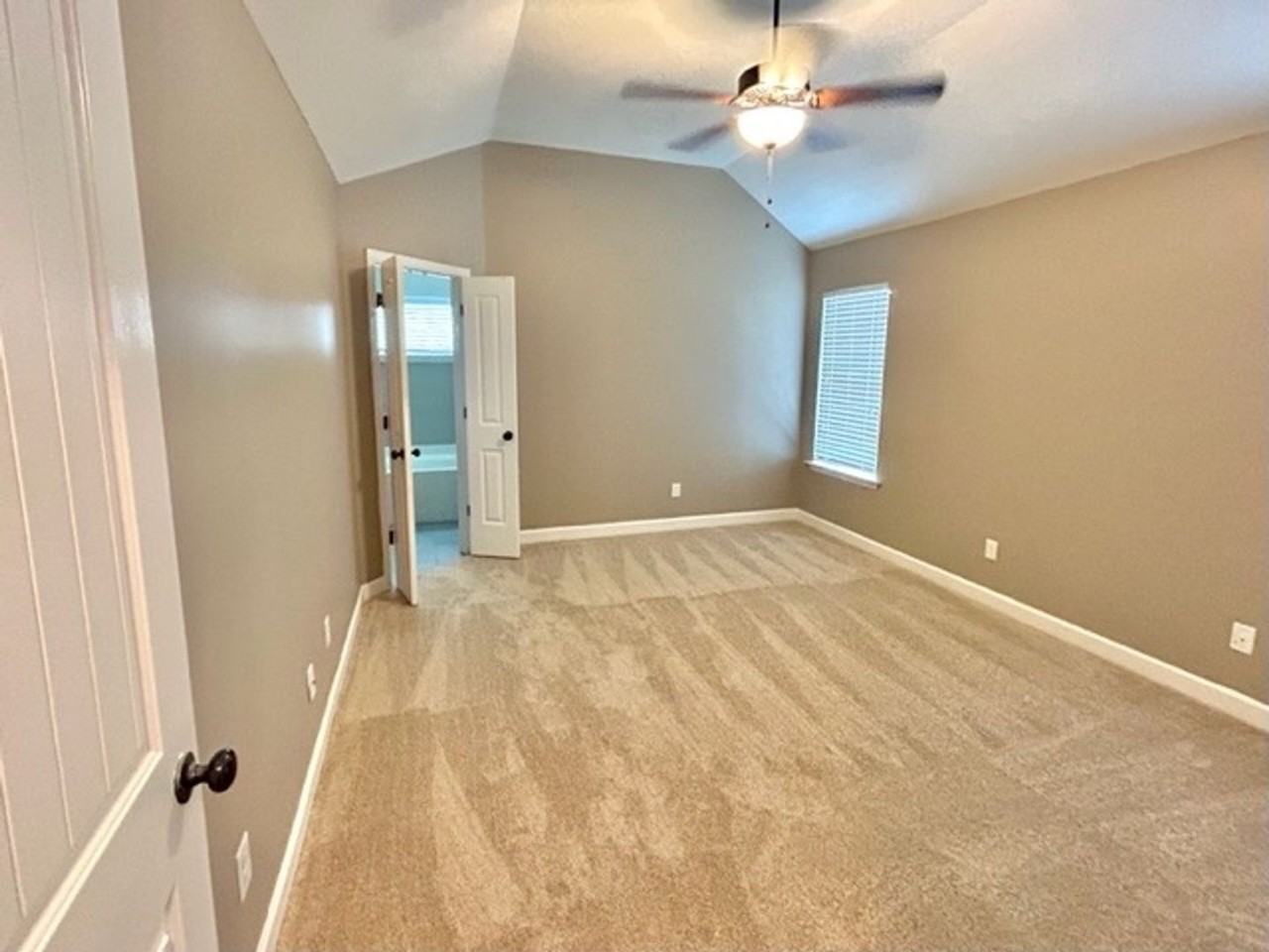 8136 Maywood Dr - Photo 5 of 10