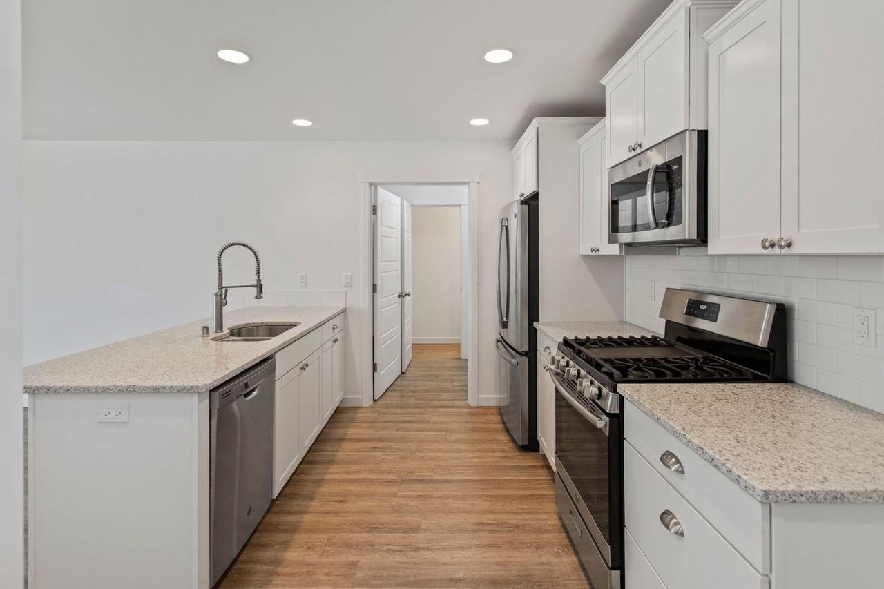 1749 Nw 5th Ave - Photo 3 of 19