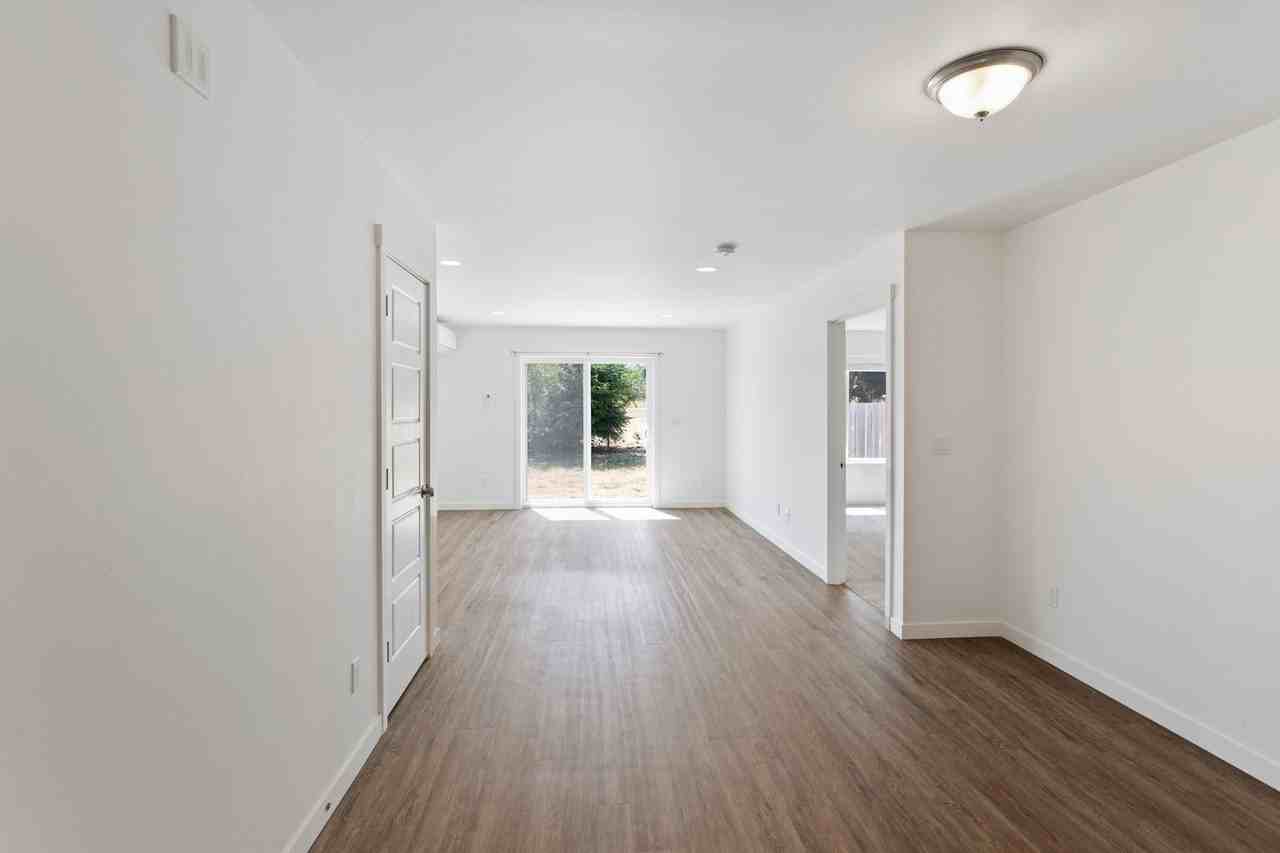 1749 Nw 5th Ave - Photo 4 of 19