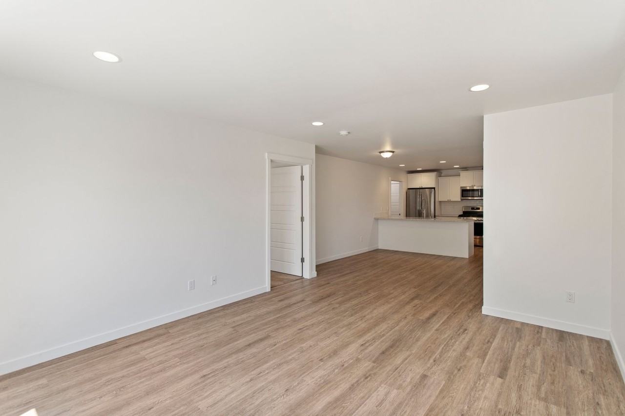 1749 Nw 5th Ave - Photo 5 of 19