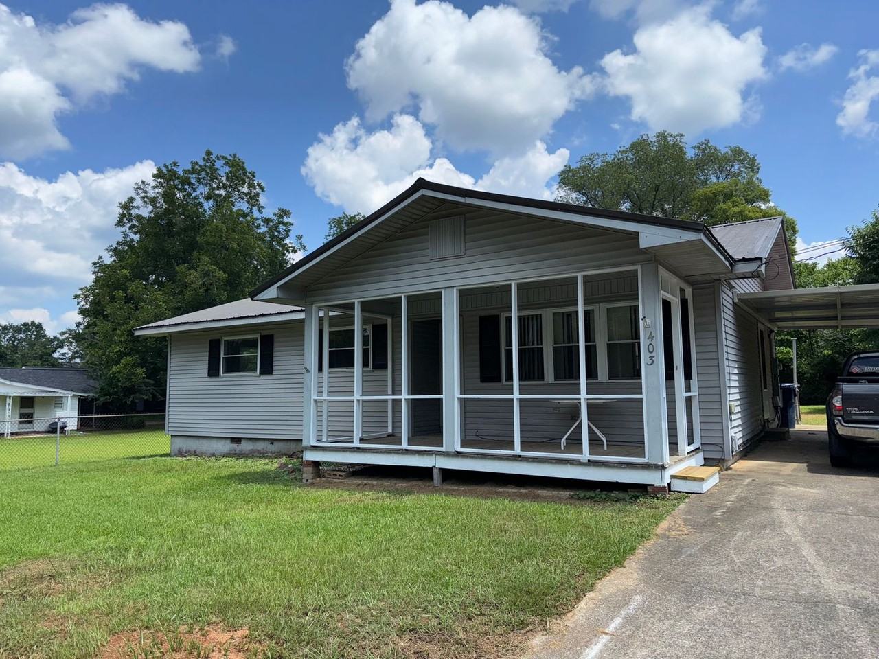 403 Madison Ave Nw - Photo 2 of 11