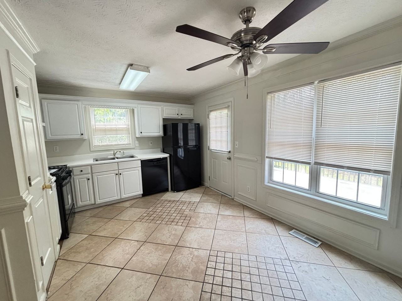 2947 Baker Rd Nw - Photo 4 of 12