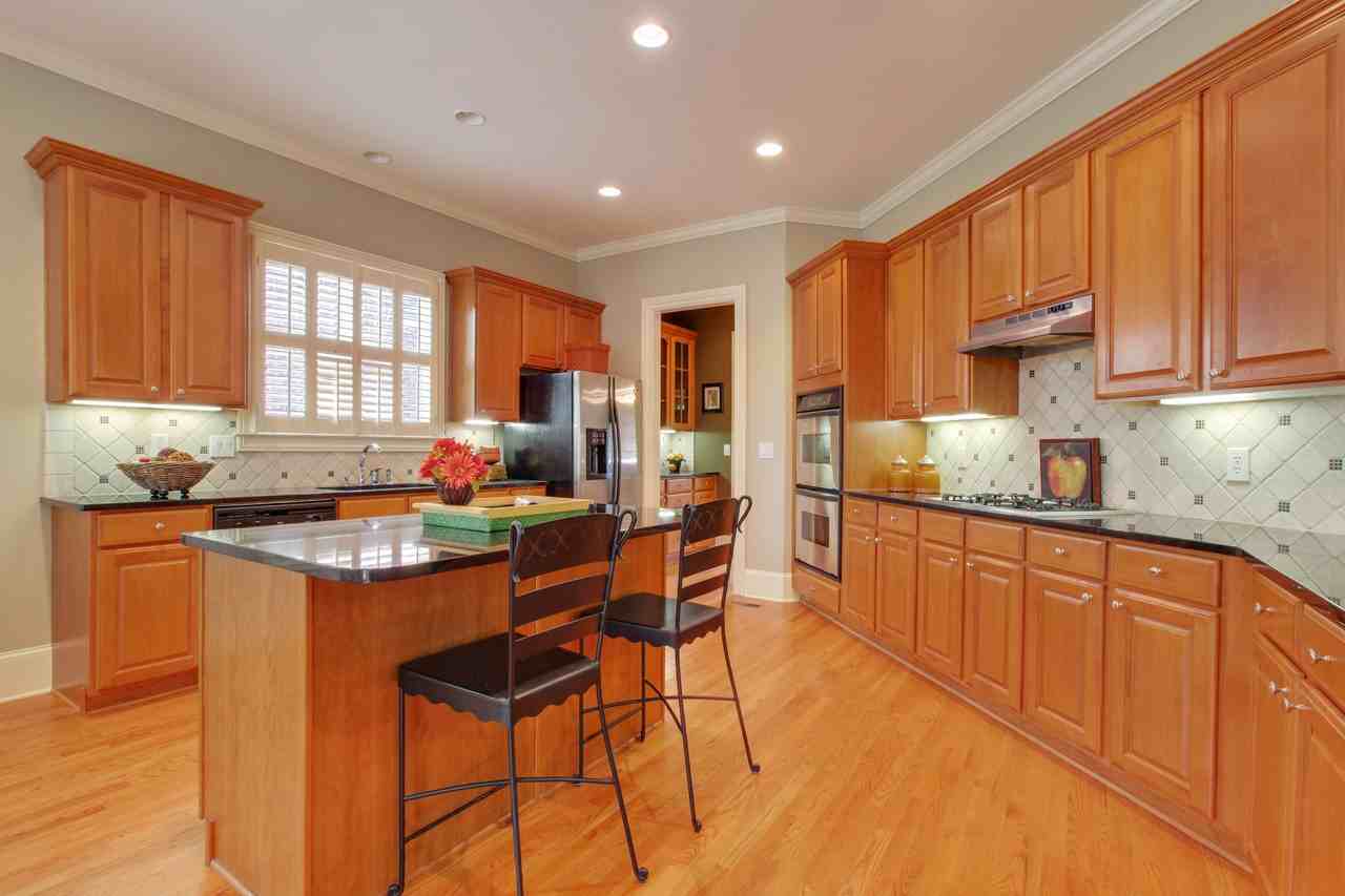 330 Society St - Photo 3 of 22