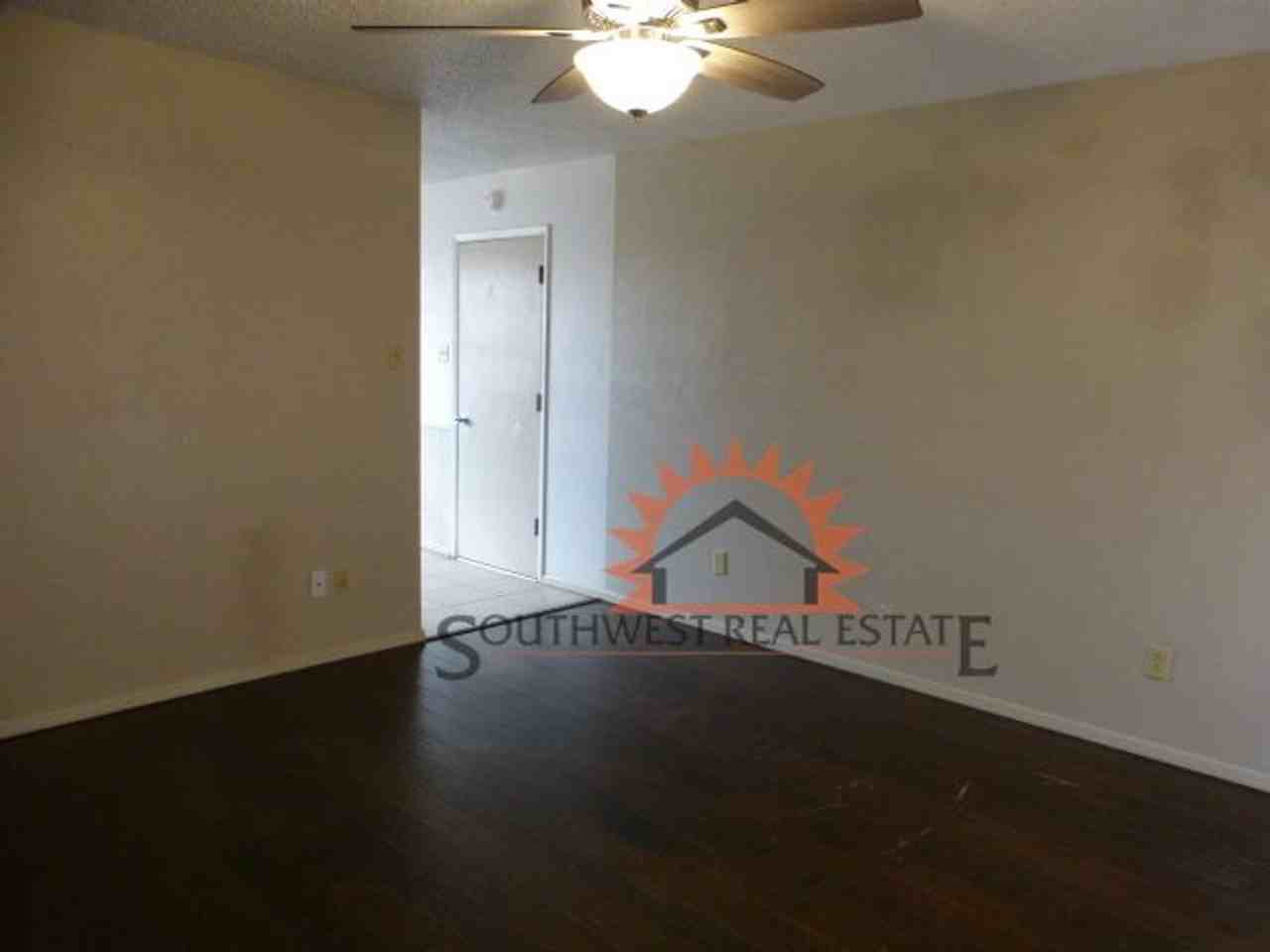 533 Circle Dr - Photo 3 of 12