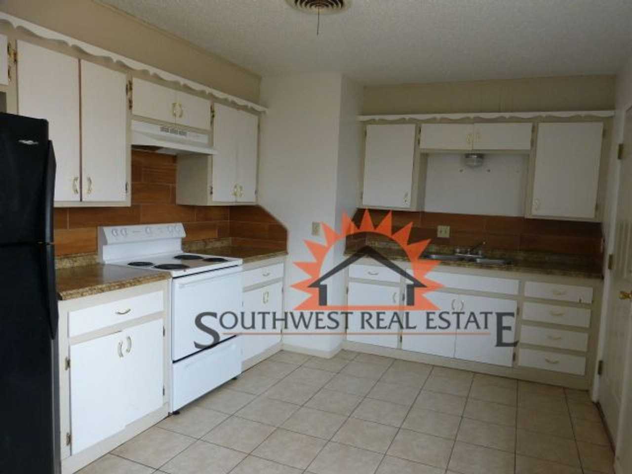 533 Circle Dr - Photo 4 of 12