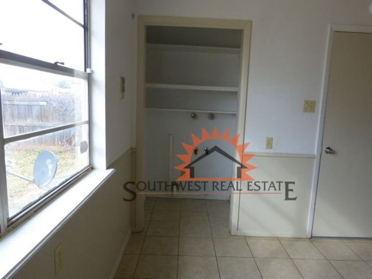 533 Circle Dr - Photo 5 of 12