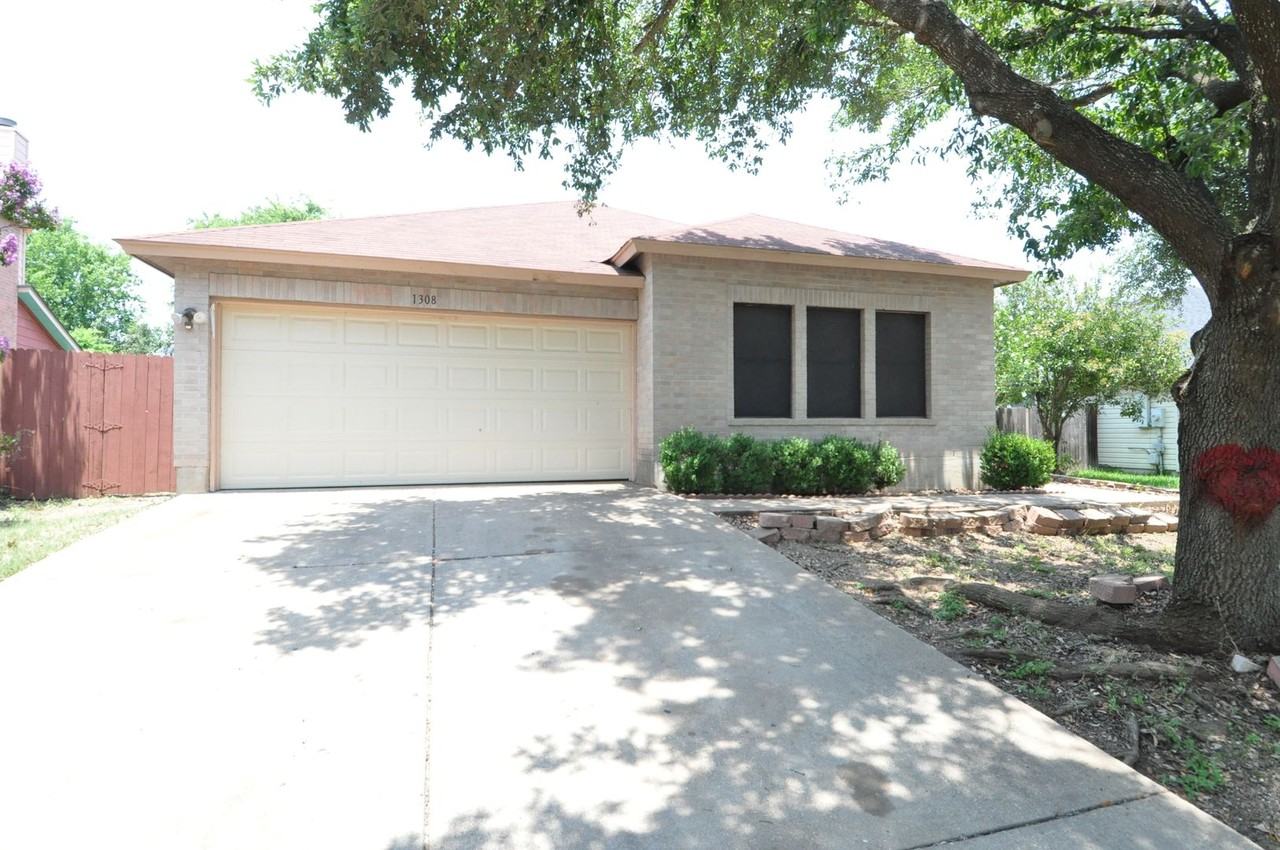 1308 Dexford Dr - Photo 2 of 21