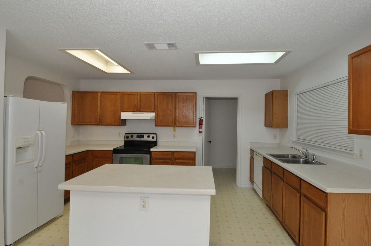 1308 Dexford Dr - Photo 3 of 21