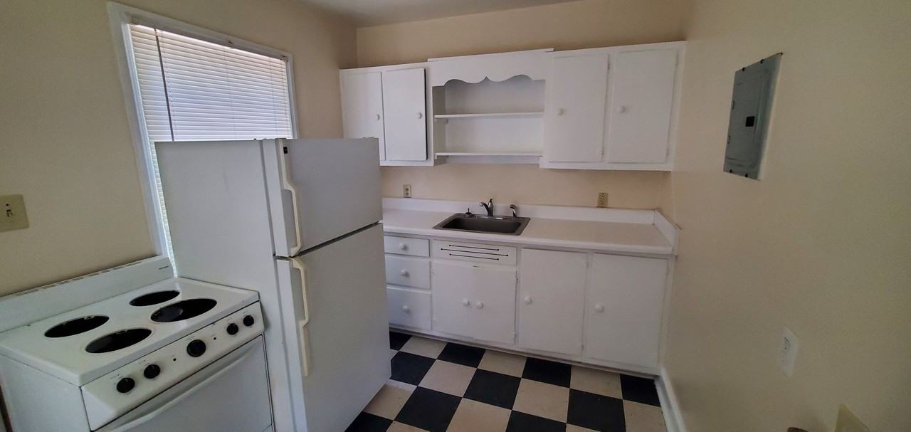 1418 Seminole Dr - Photo 2 of 6