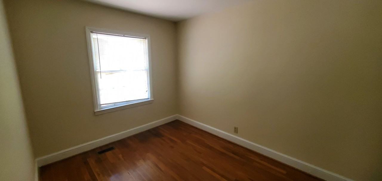 1418 Seminole Dr - Photo 3 of 6