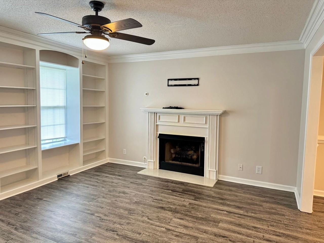 1349 Jenny Ln - Photo 4 of 29