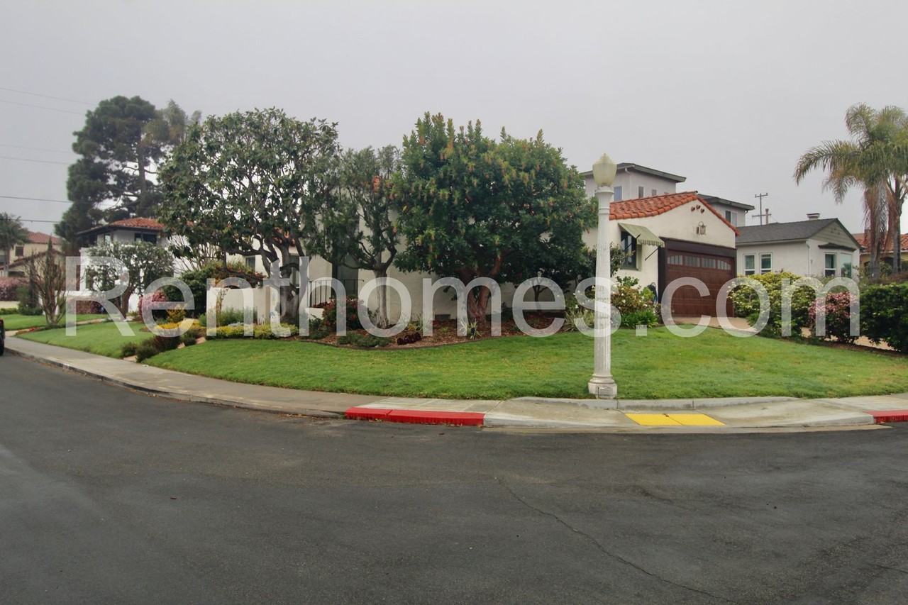 2244 Plum St - Photo 3 of 33