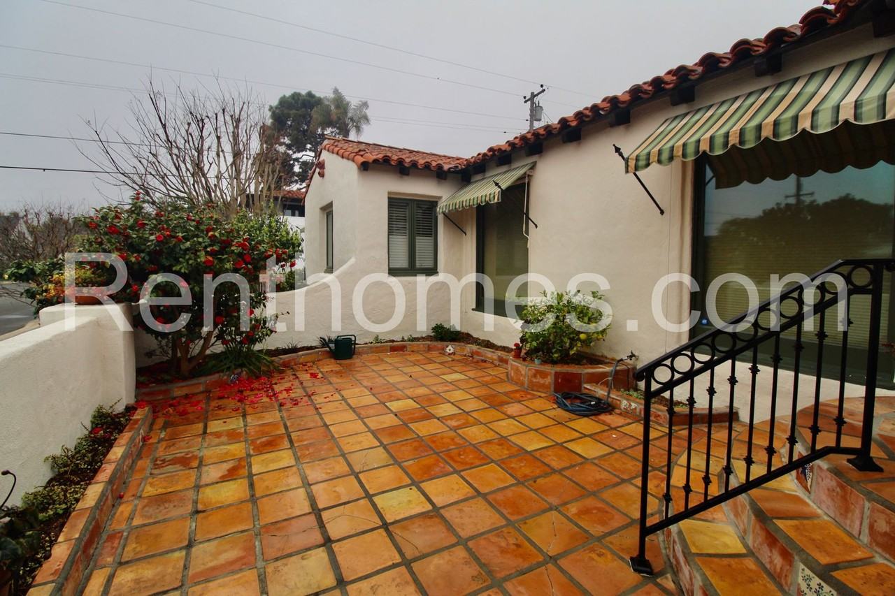 2244 Plum St - Photo 5 of 33
