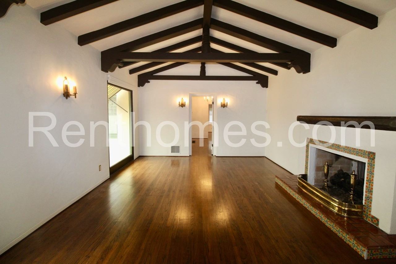 2244 Plum St - Photo 6 of 33