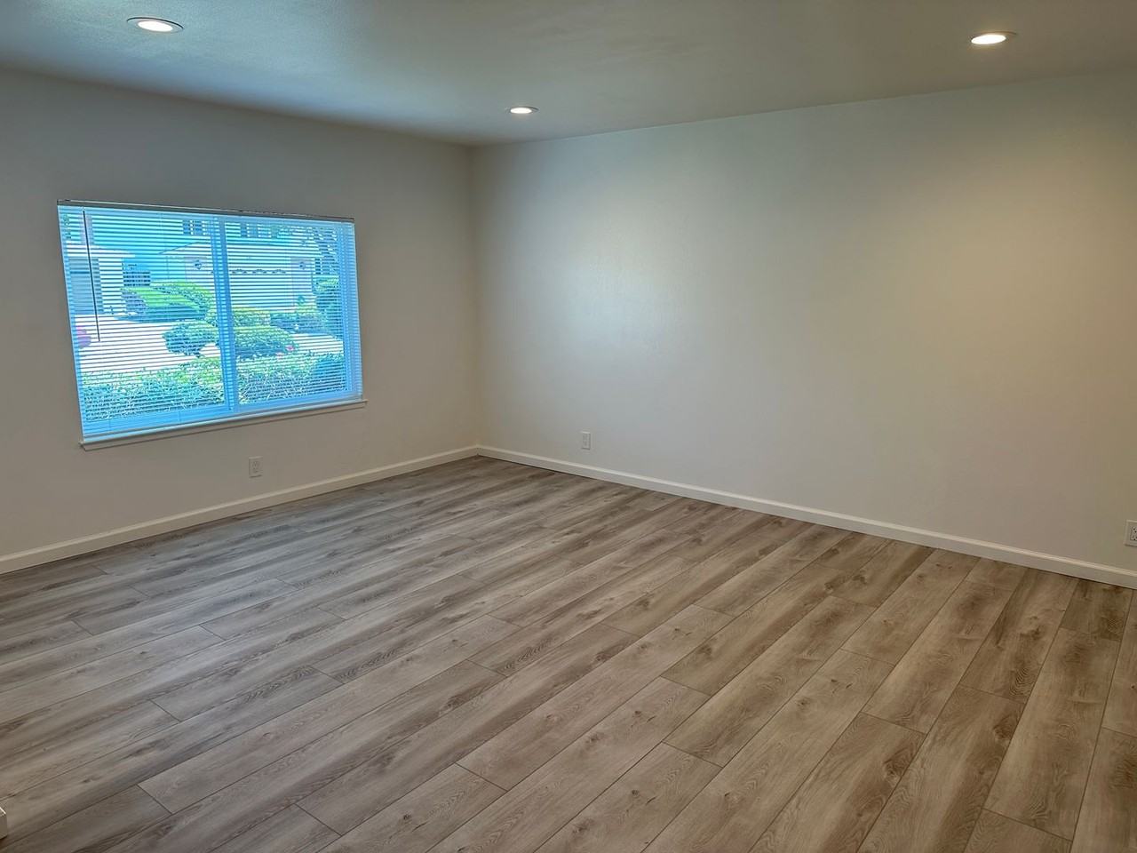 6055 Foothill Glen Dr - Photo 2 of 10