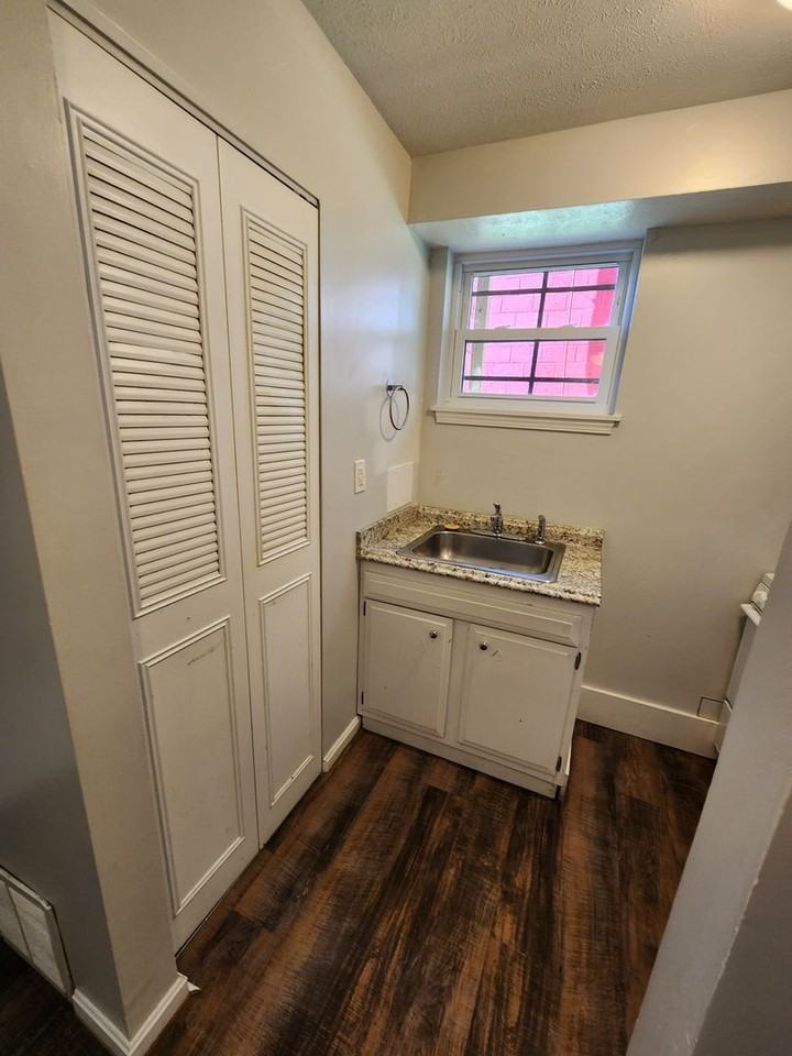 1300 Oakwood Ave #1 - Photo 7 of 13