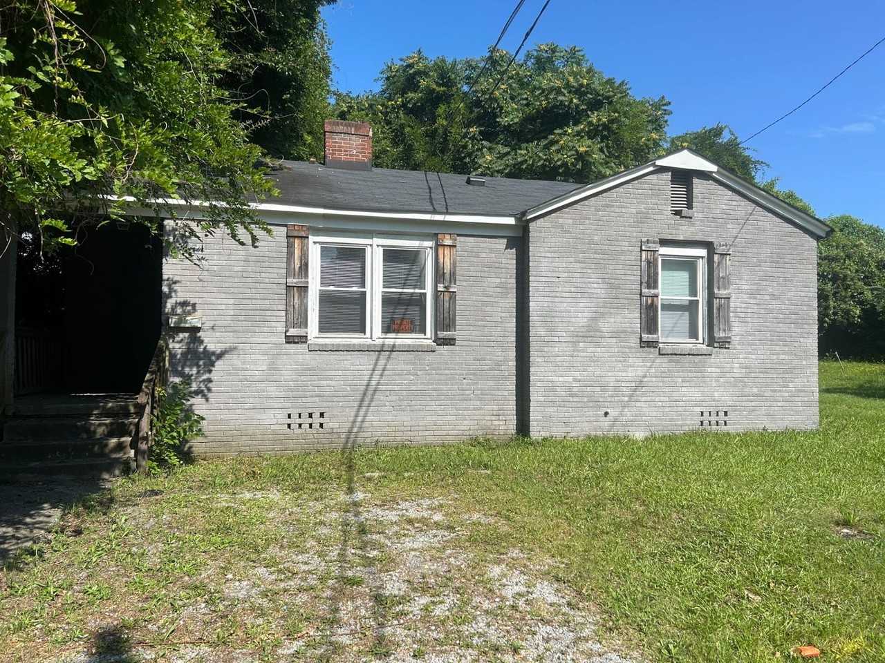 2203 Braham St - Photo 2 of 22