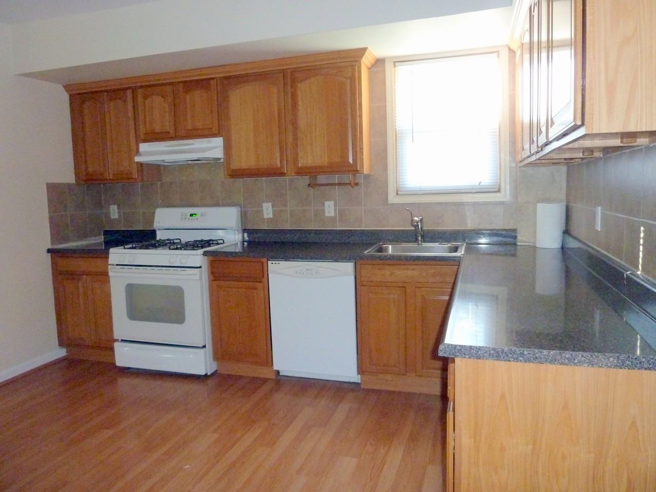 256 North Ave - Photo 2 of 10