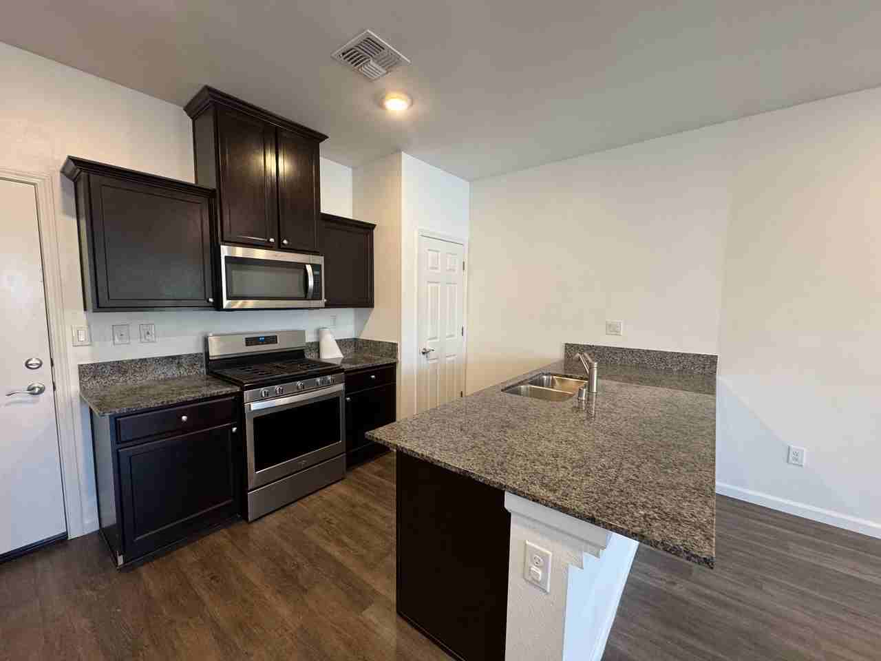 470 Autumn Breeze Cir - Photo 2 of 17