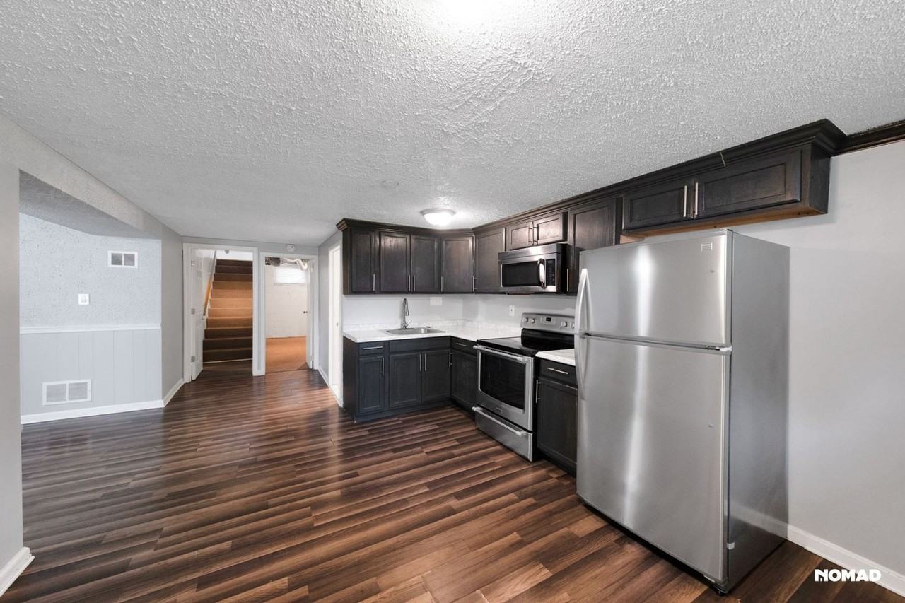 521 Fountain Dr - Photo 3 of 32