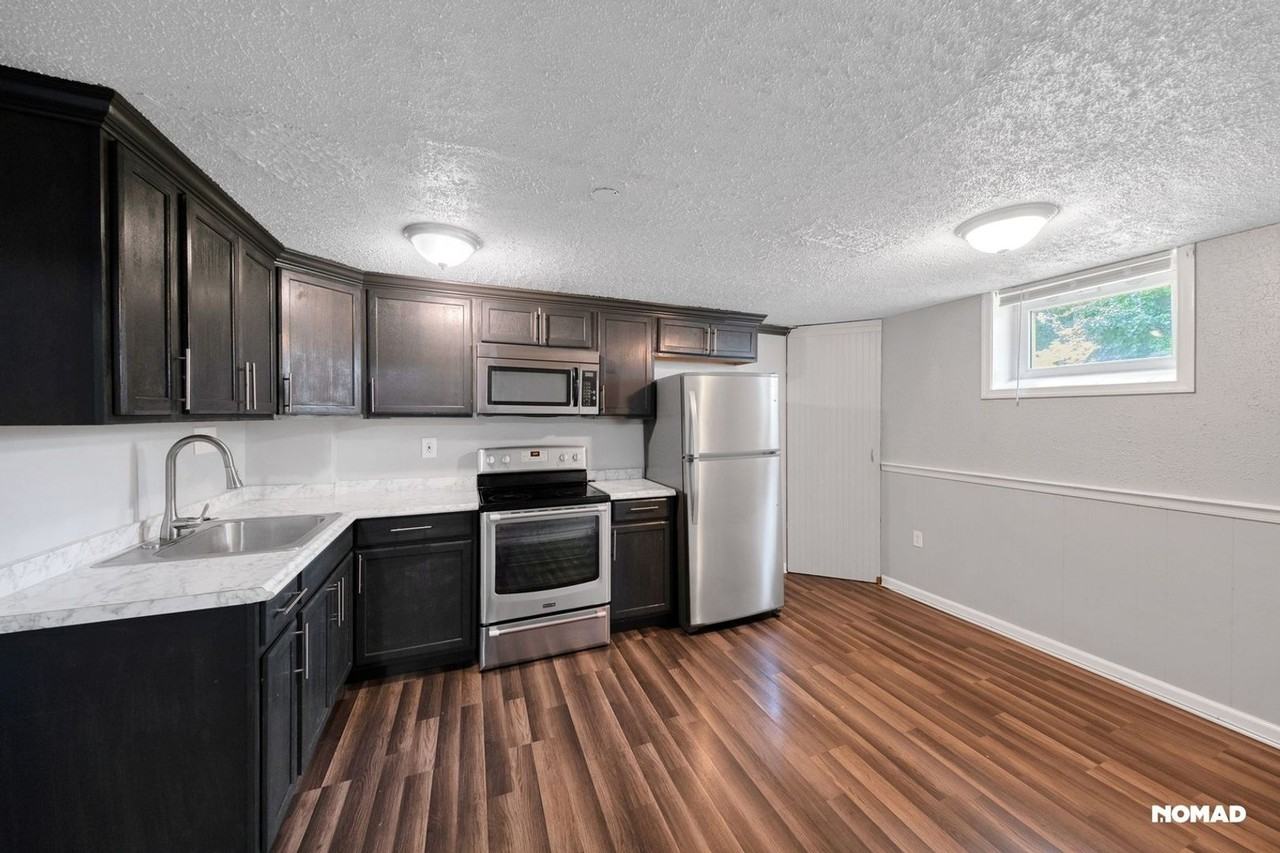 521 Fountain Dr - Photo 2 of 32