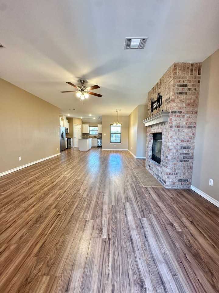 1242 Daniel St - Photo 3 of 23