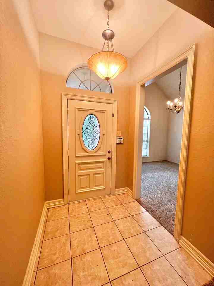 1513 Nettleton Dr - Photo 2 of 35