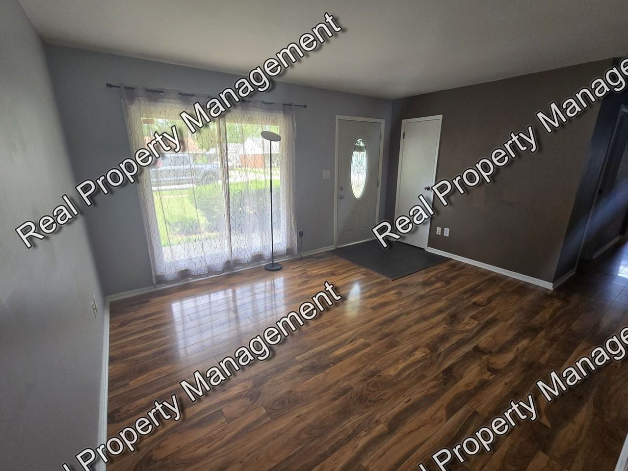 1621 E 33rd Pl - Photo 3 of 12