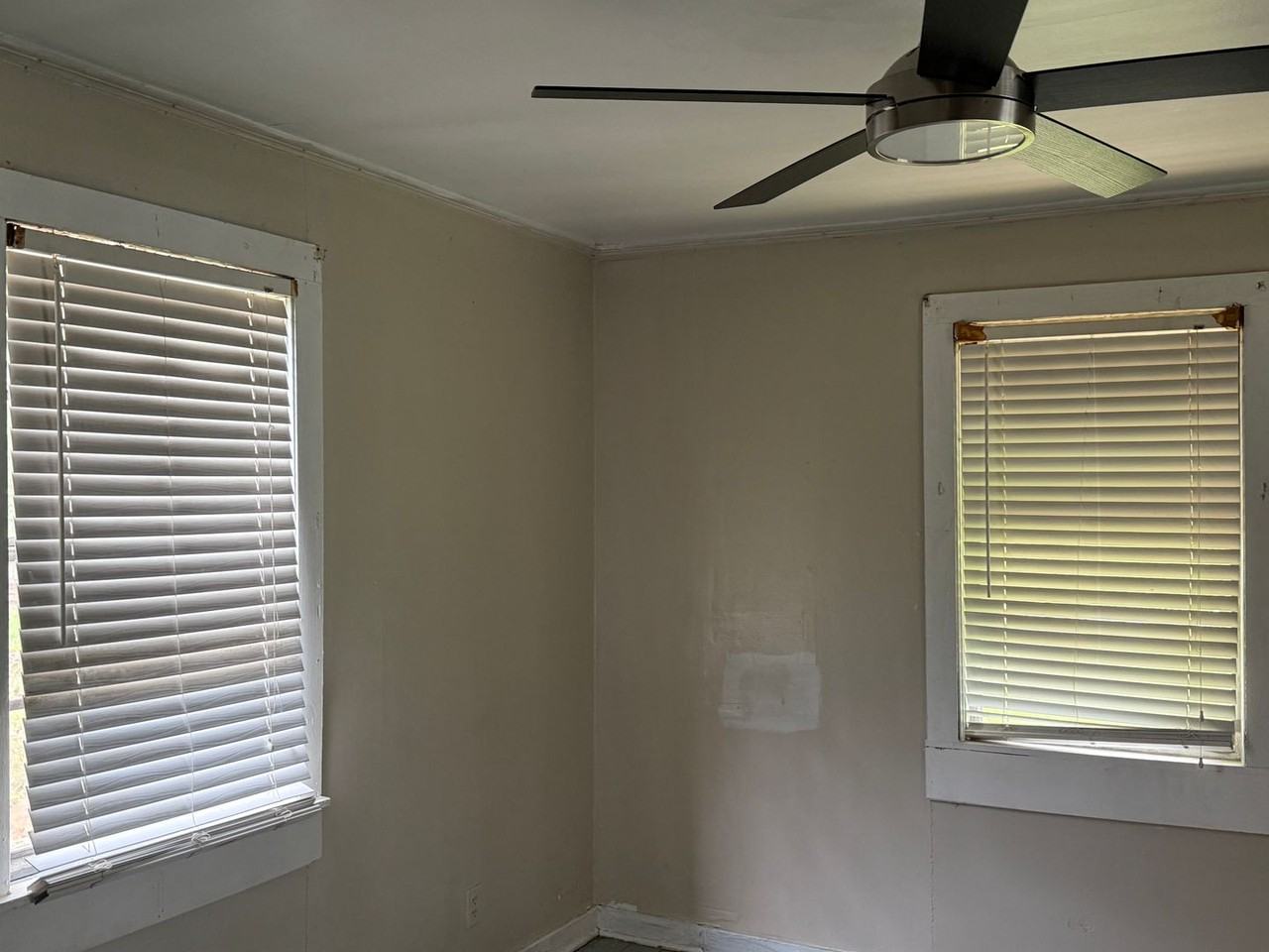 110 Independence Ave - Photo 5 of 6