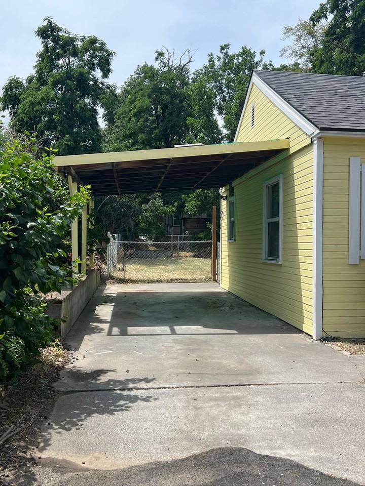 717 Sw 4th St - Photo 2 of 15